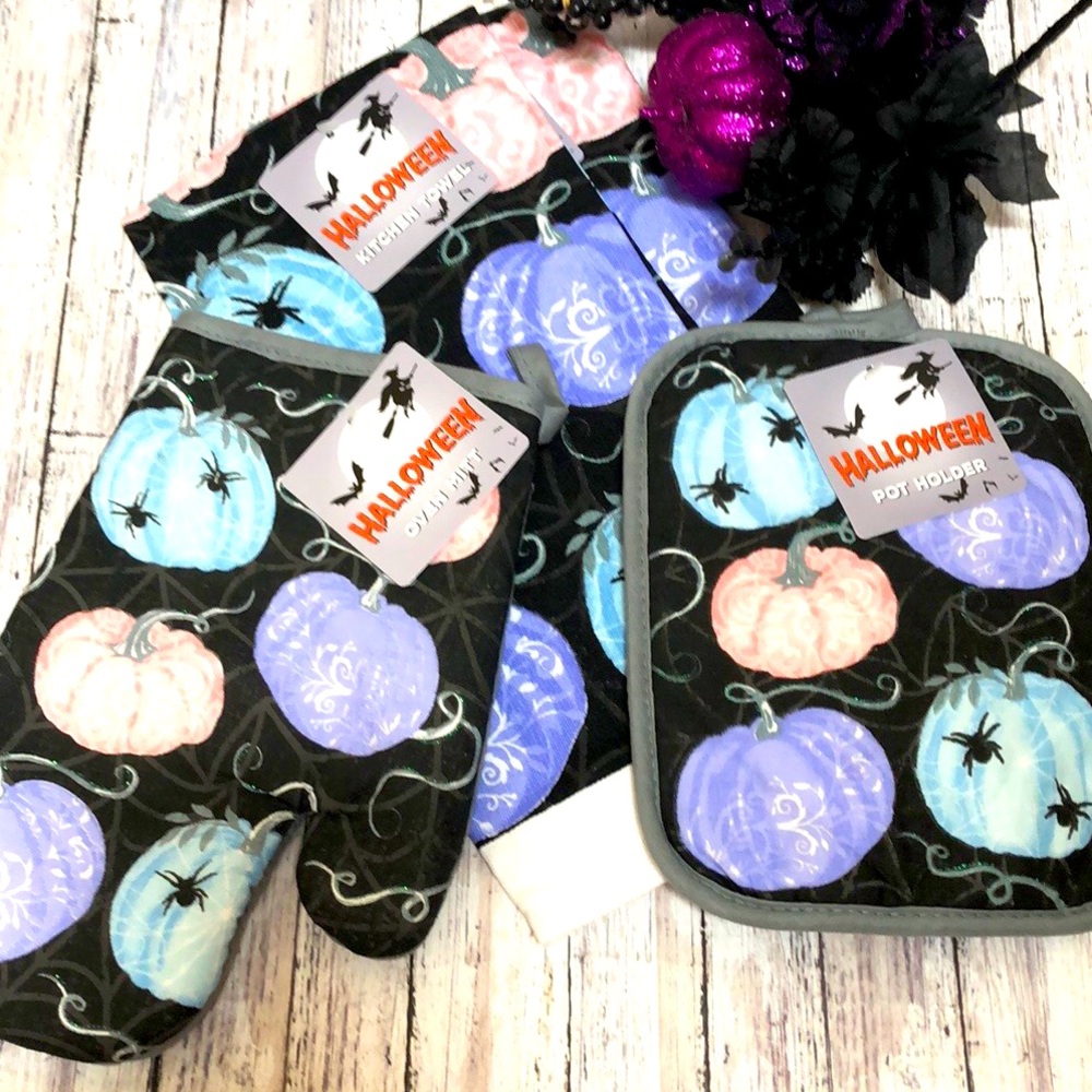Pumpkin & Spiders” Essential Kitchen Set